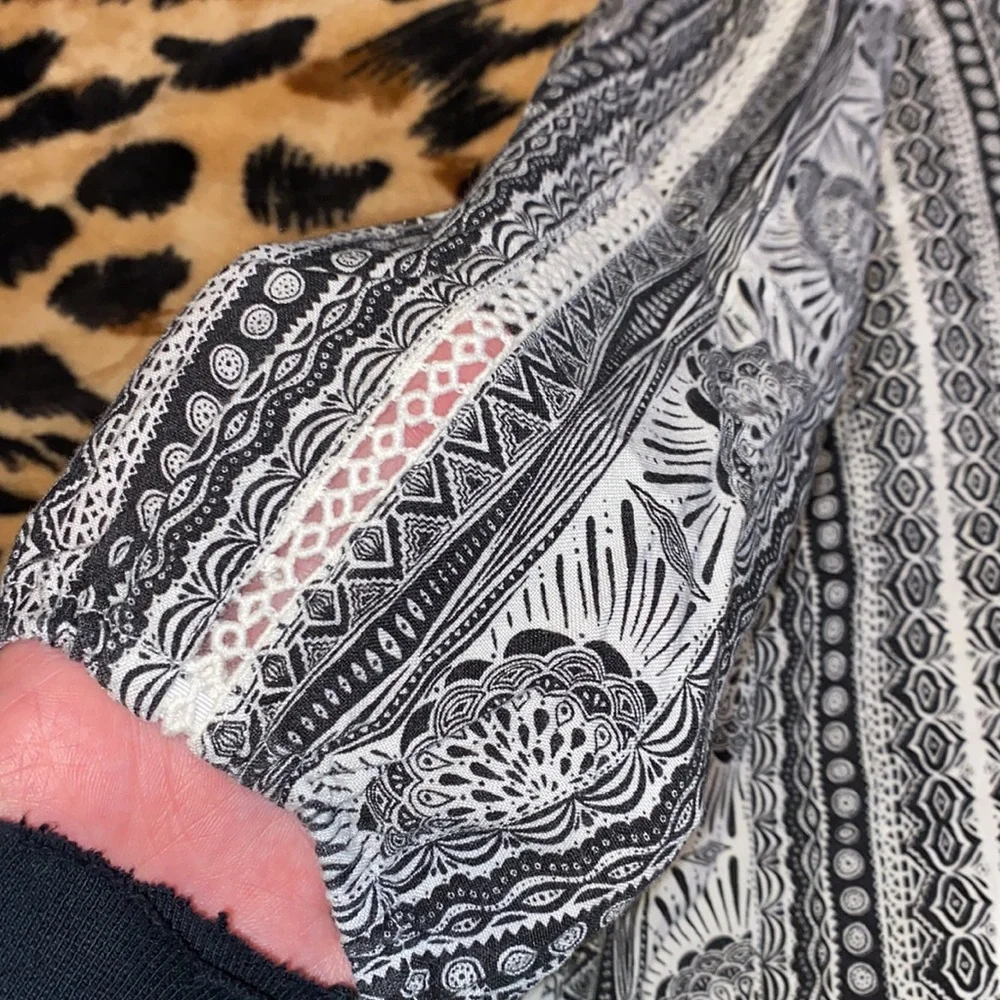 3/$30 Roxy Boho Style Top - Picture 4 of 10